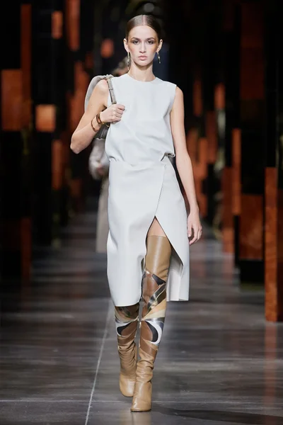 Look 12